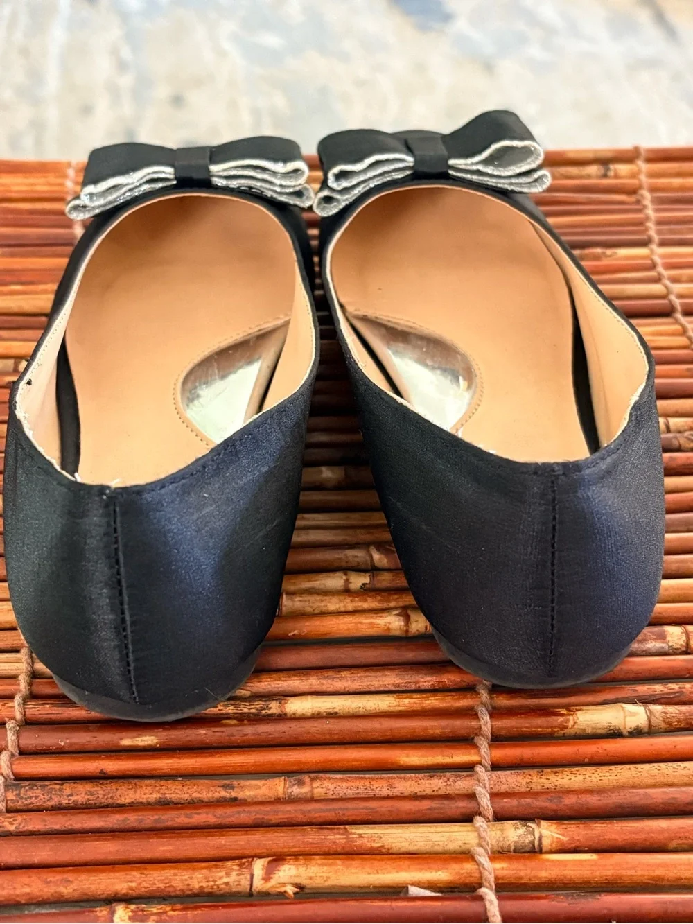 Badgley Mischka Black Satin Bow Flats with Silver Piping Girls Size 1
